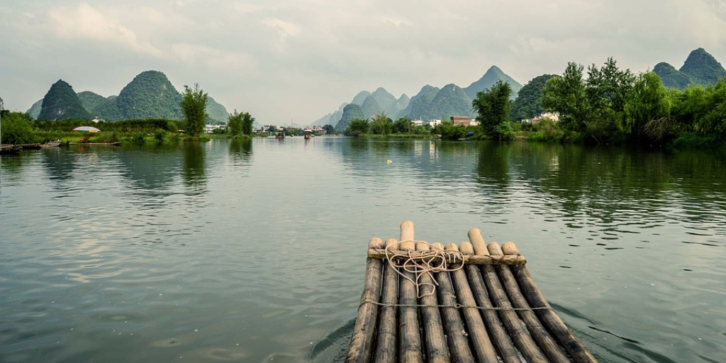 guilin-bamboo-boat